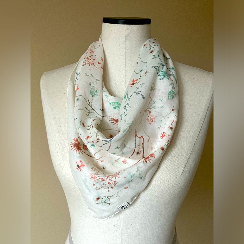 Target Universal Thread Scarf, NWOT. Original retail $14.